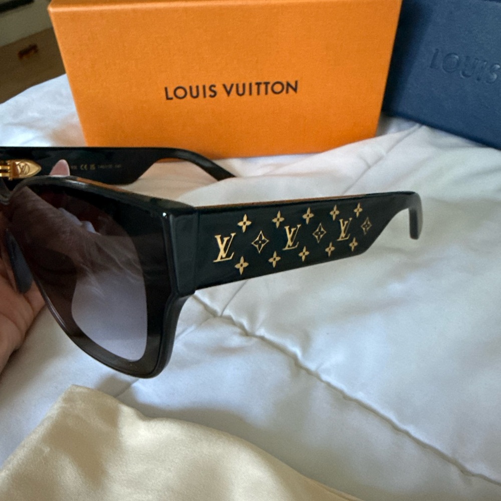 Louis Vuitton sunglasses. NEW